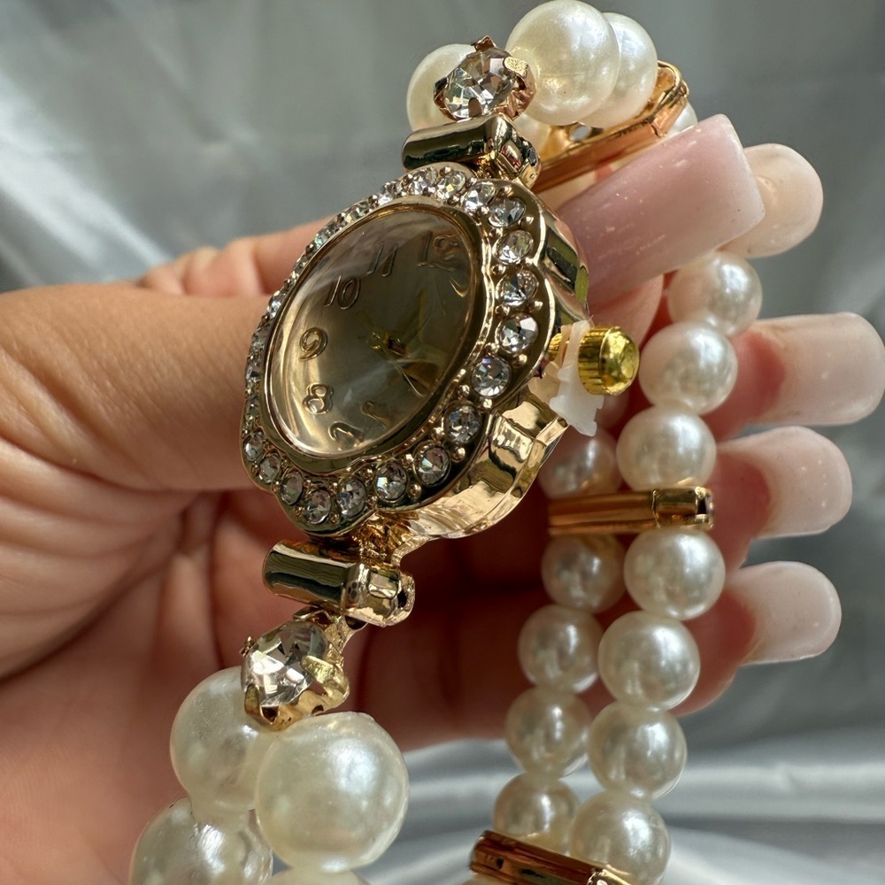 Lux watch Stainless steel
Panther’s watch
Pearl and diamond - Picture 8 of 11